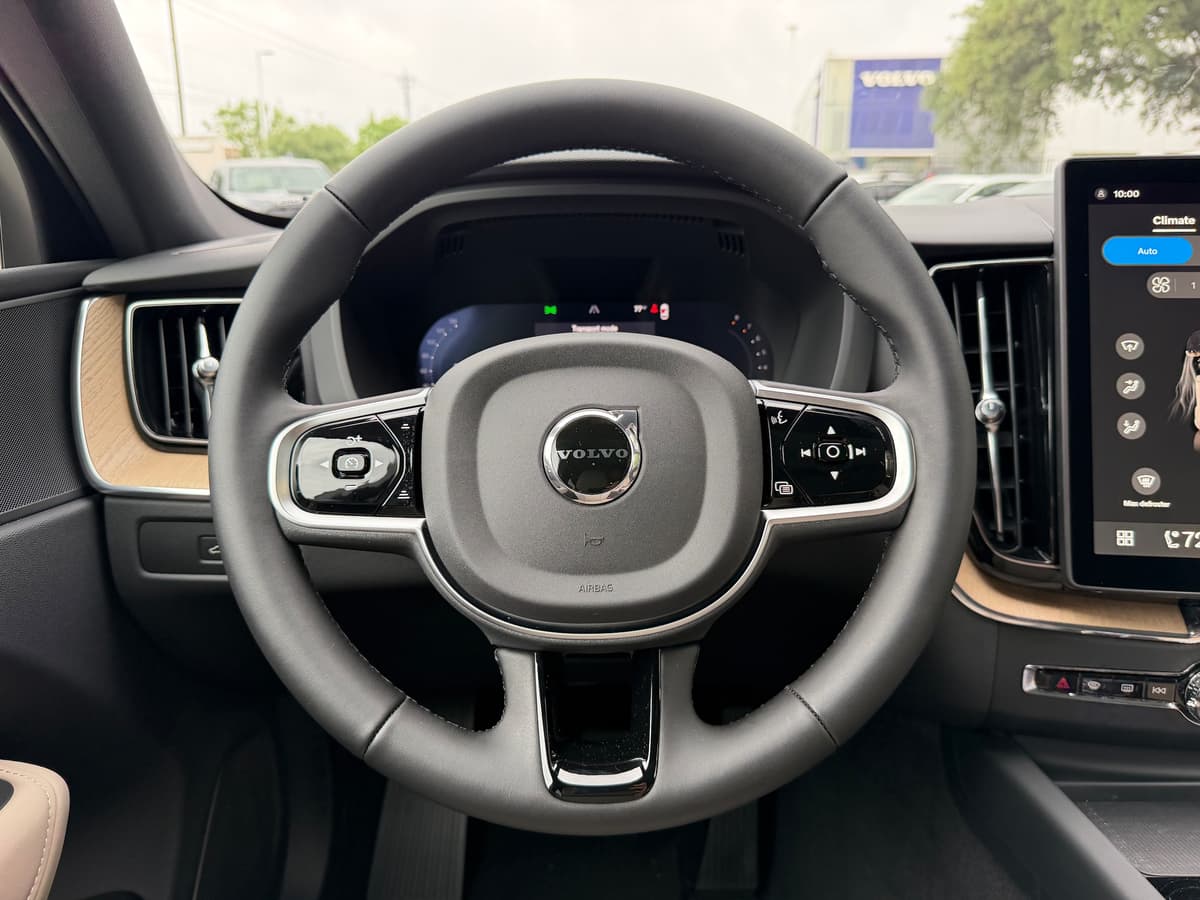 2026 Volvo XC60 - Image 14