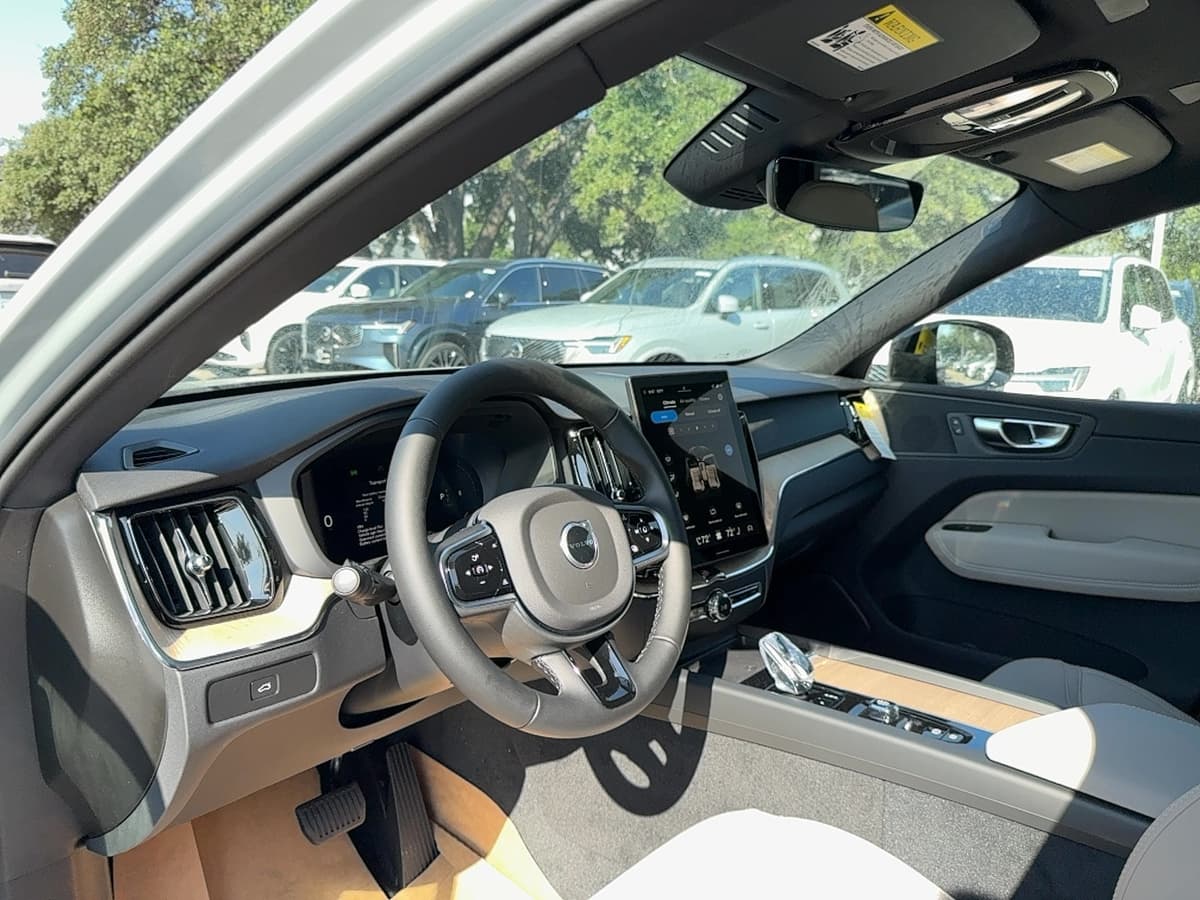 2026 Volvo XC60 - Image 15