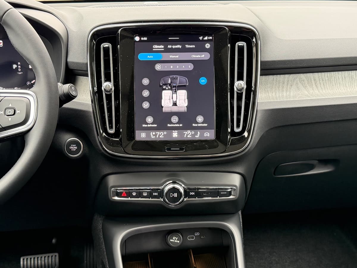 2026 Volvo XC40 - Image 11