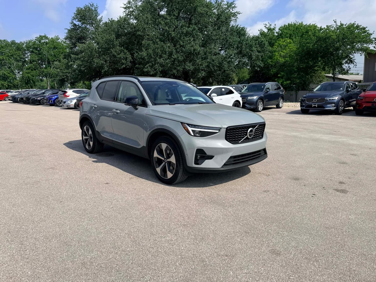 2026 Volvo XC40 - Image 6