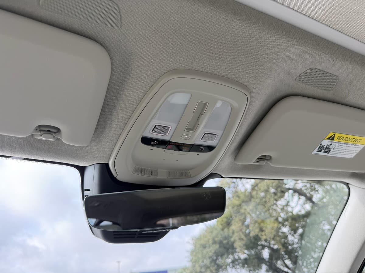 2026 Volvo XC40 - Image 15