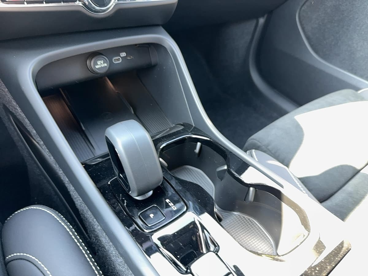 2026 Volvo XC40 - Image 23