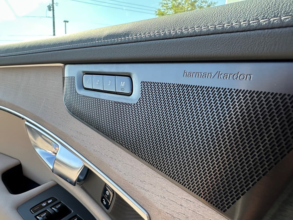 2026 Volvo XC90 plug-in hybrid - Image 18