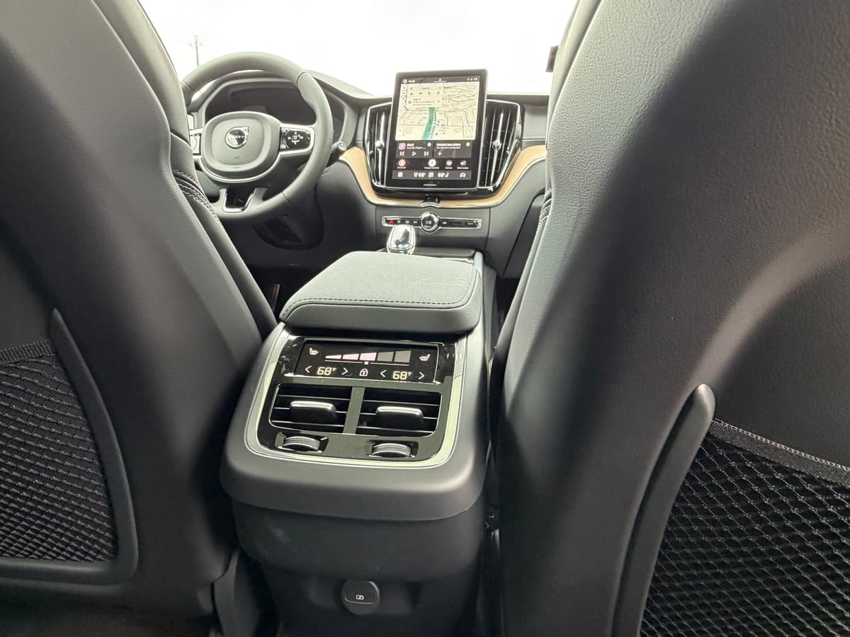 2026 Volvo XC60 - Image 11