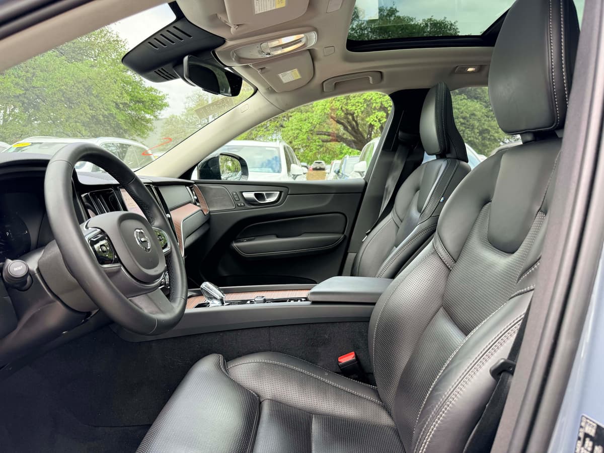 2024 Volvo XC60 plug-in hybrid - Image 11