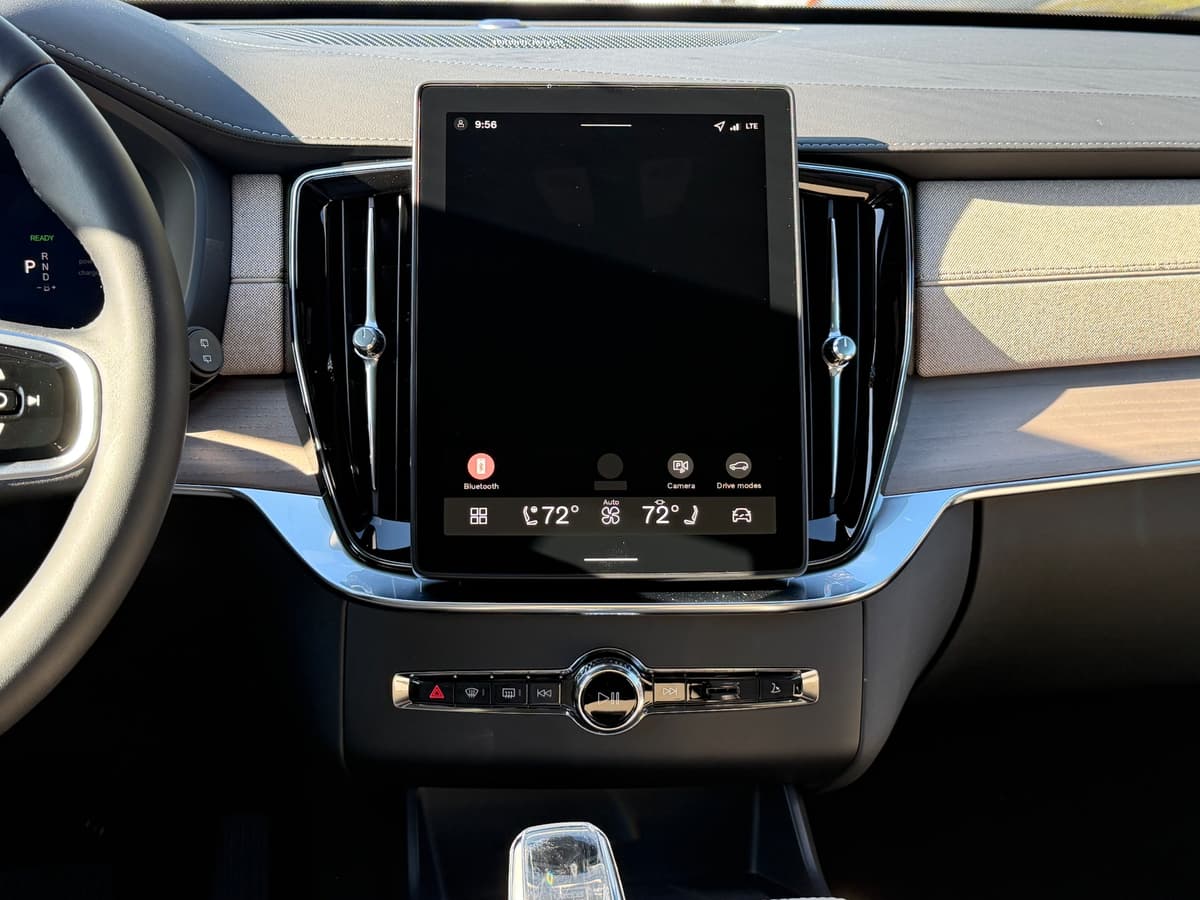 2026 Volvo XC90 plug-in hybrid - Image 13