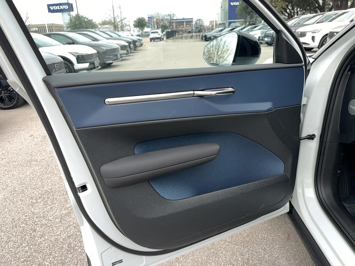 2026 Volvo EX30 - Image 9