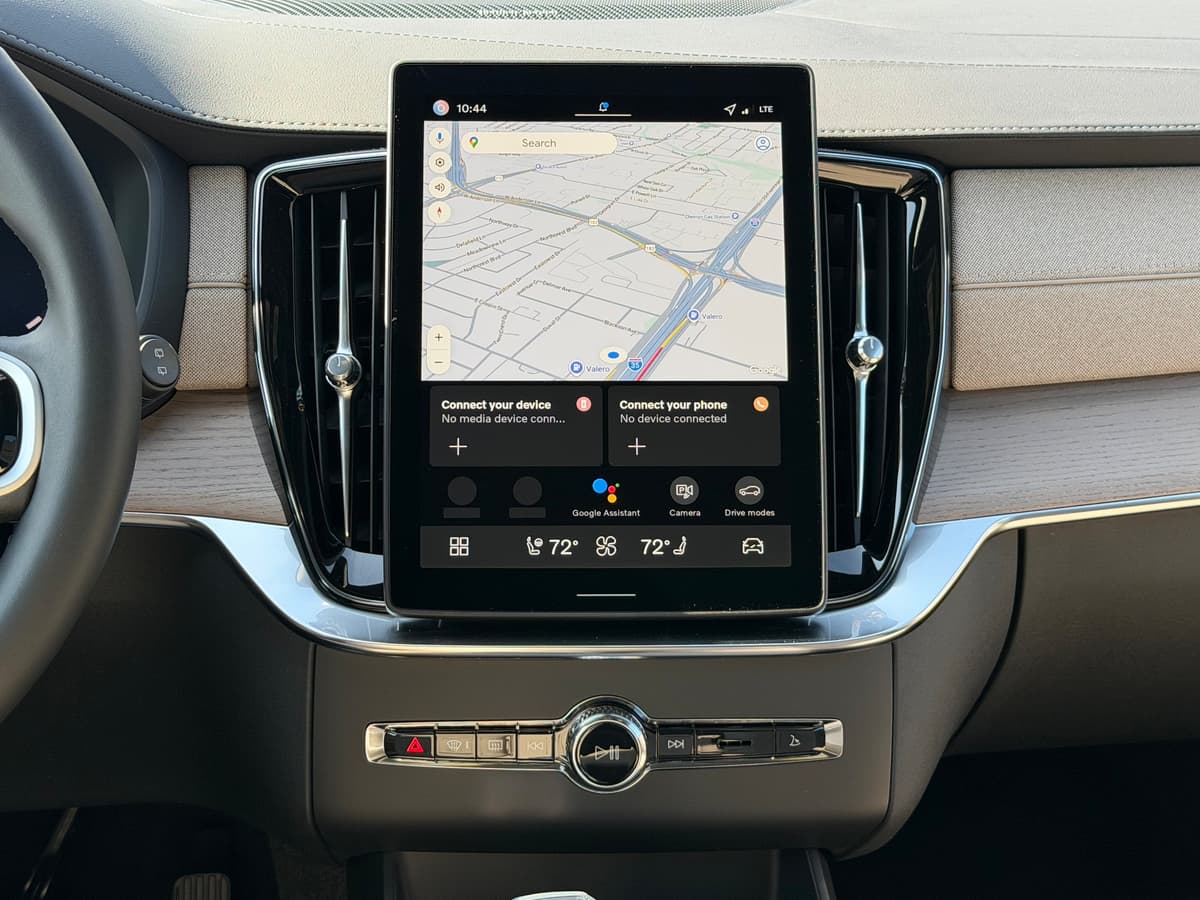 2026 Volvo XC90 plug-in hybrid - Image 12