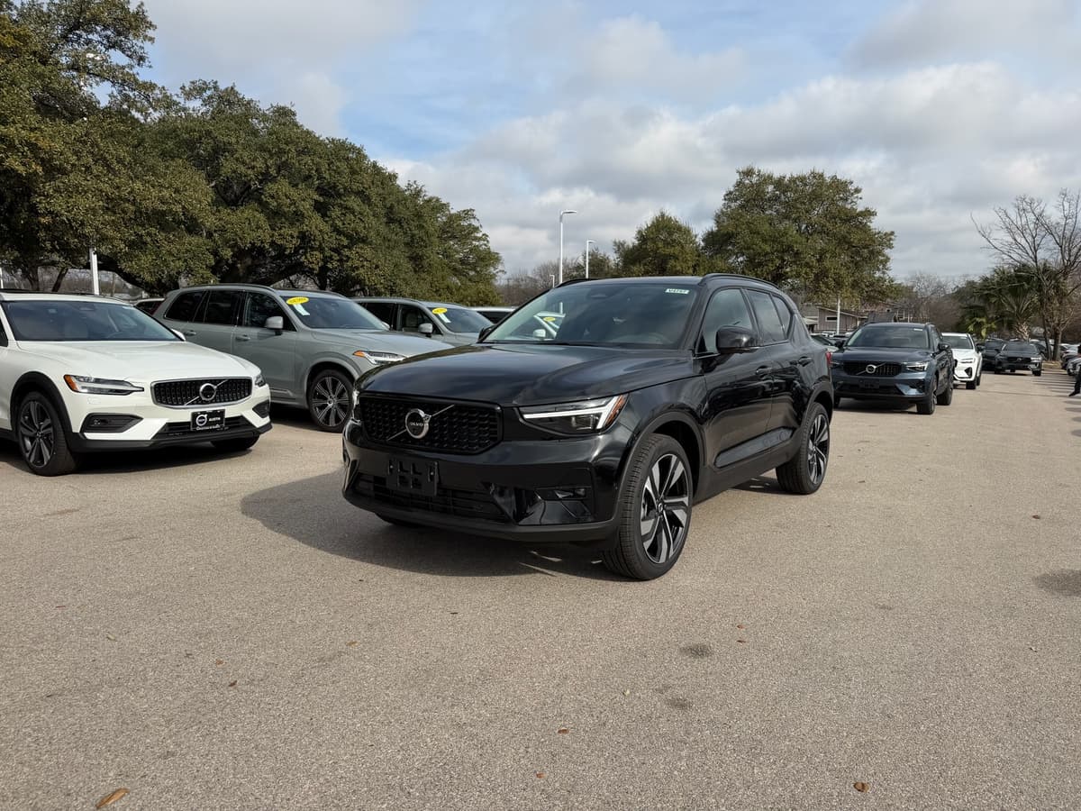 2026 Volvo XC40 - Image 2
