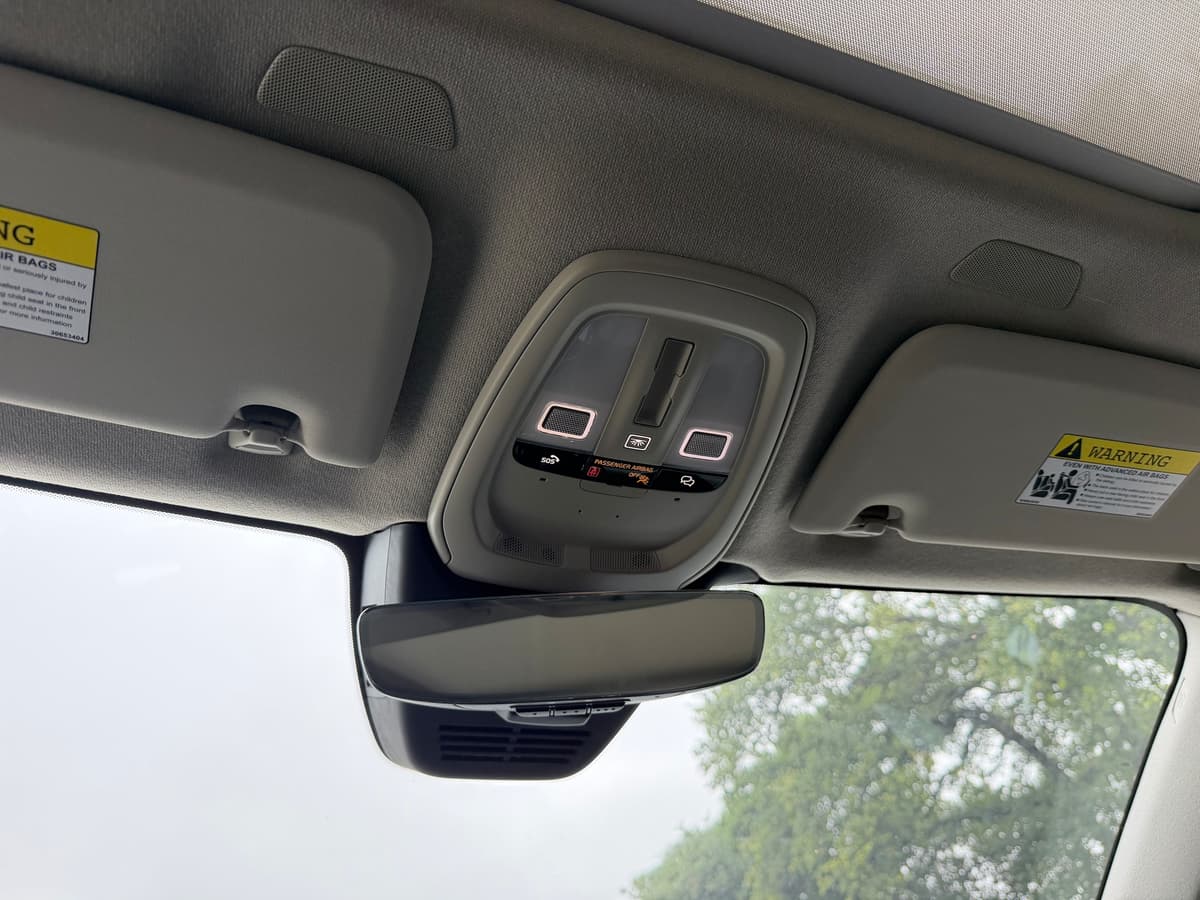 2026 Volvo XC40 - Image 15