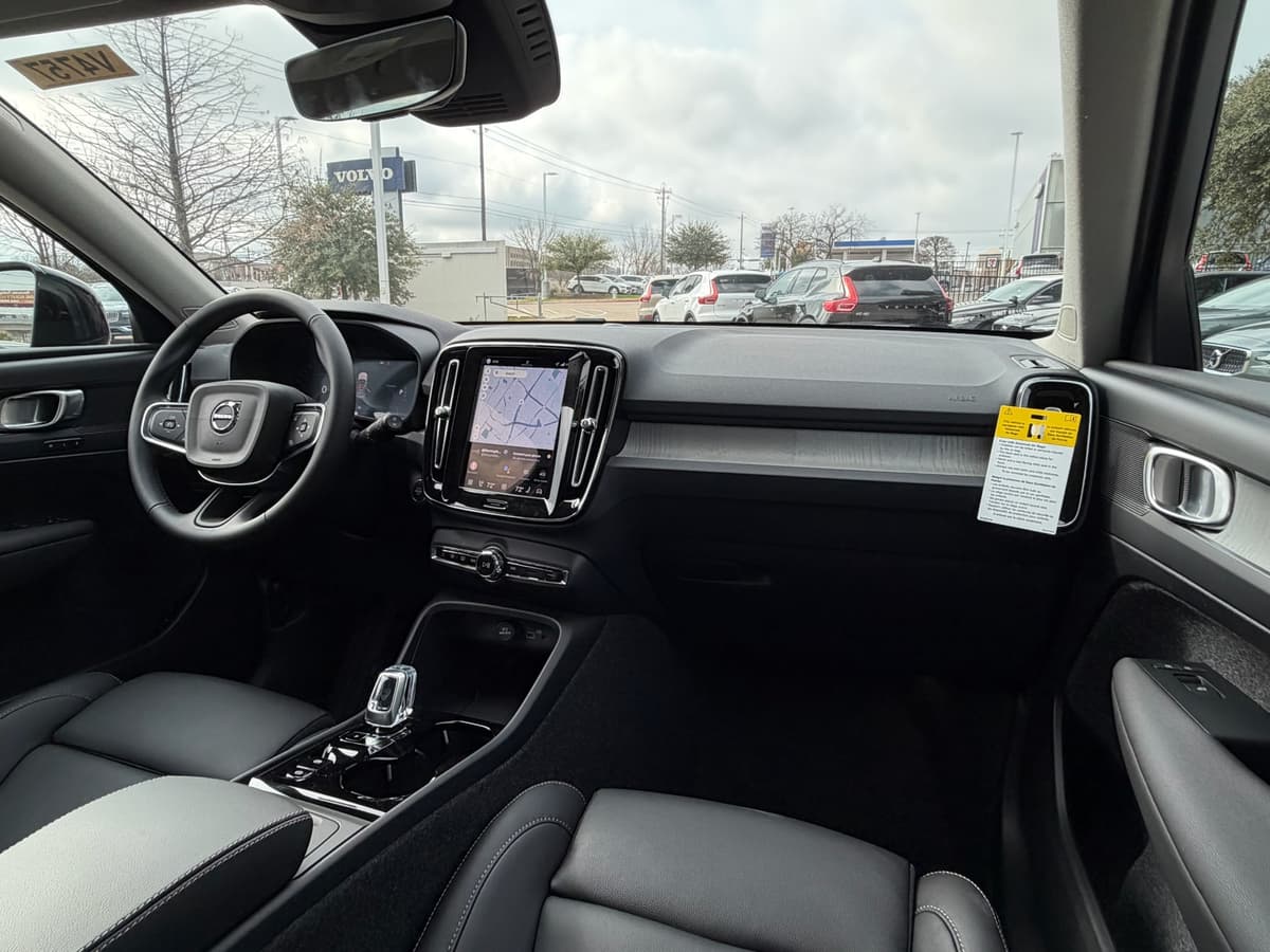 2026 Volvo XC40 - Image 10