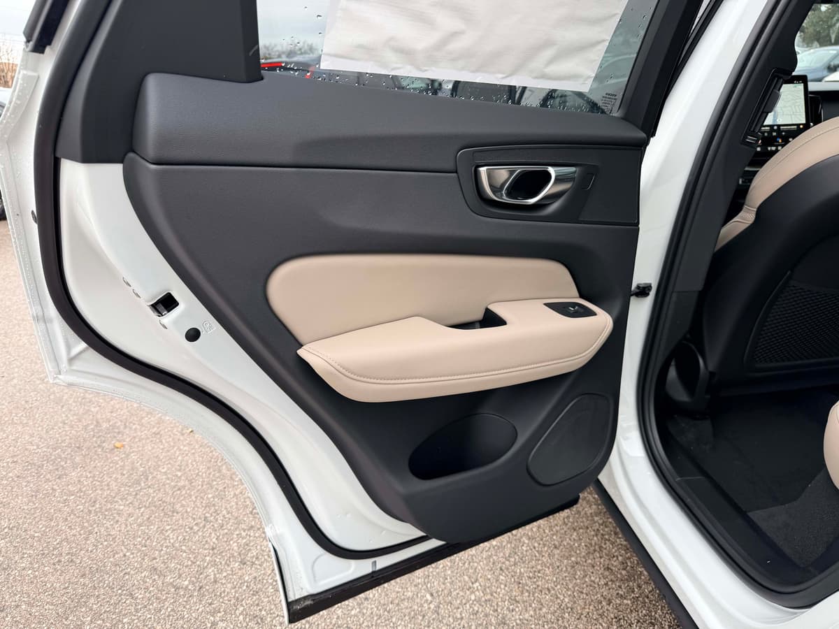 2026 Volvo XC60 - Image 15