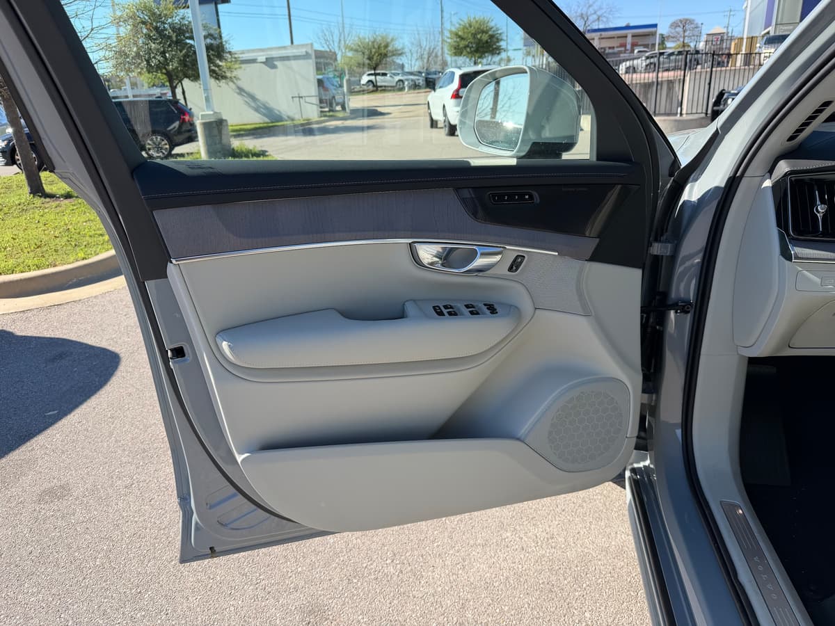 2026 Volvo XC90 - Image 18