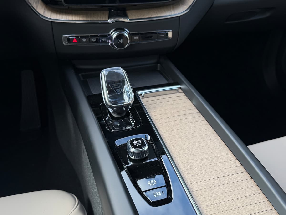 2026 Volvo XC60 - Image 13