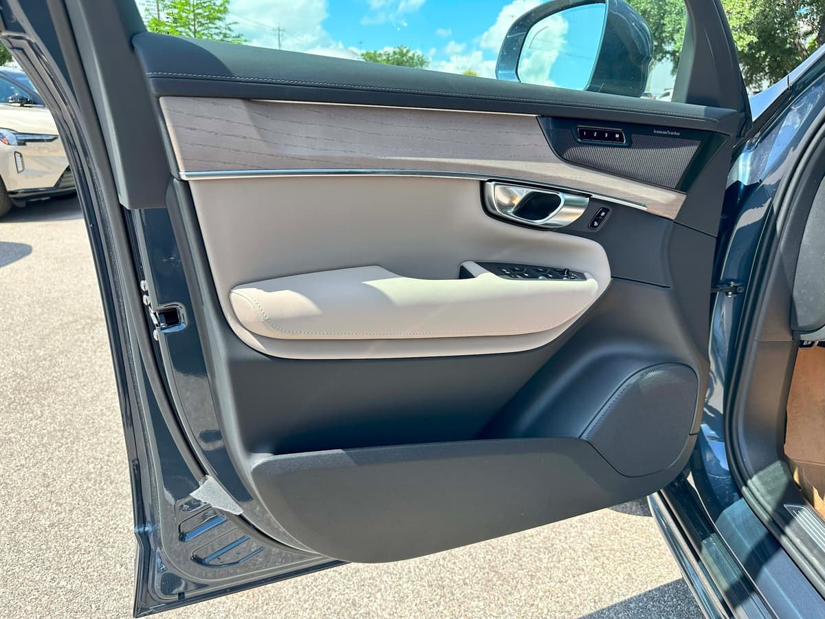 2026 Volvo XC90 - Image 10