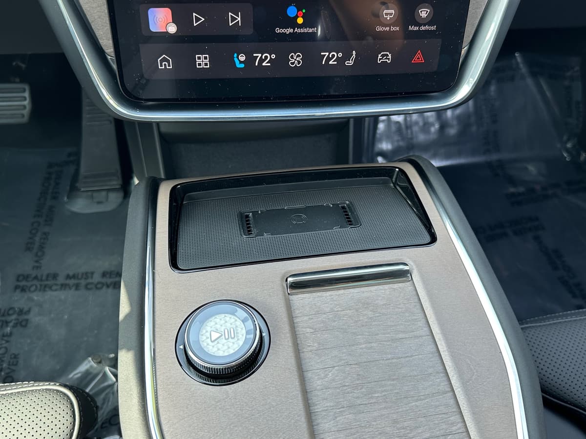 2025 Volvo EX90 - Image 13