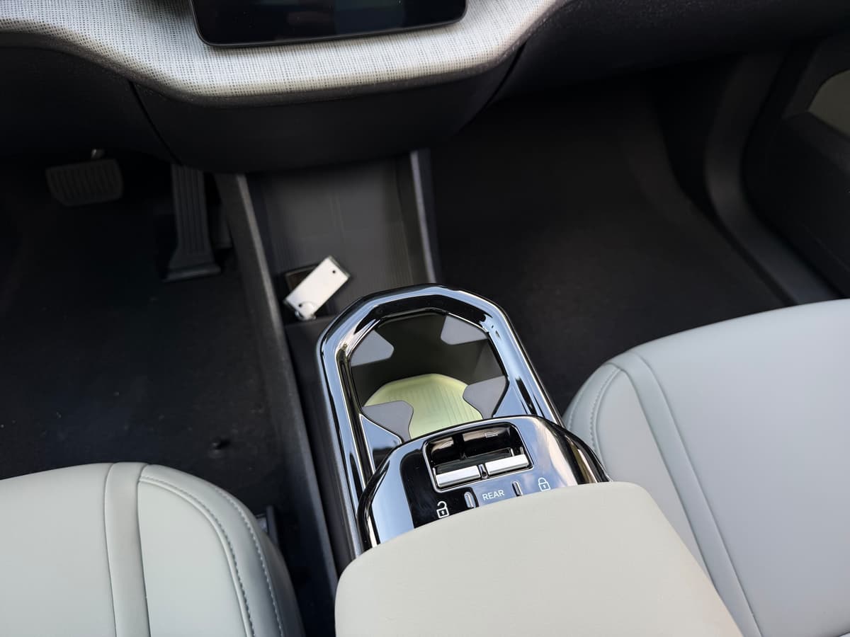 2026 Volvo EX30 - Image 13