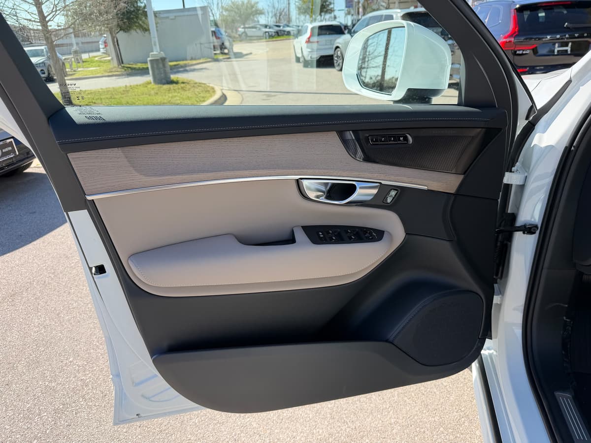 2026 Volvo XC90 - Image 17