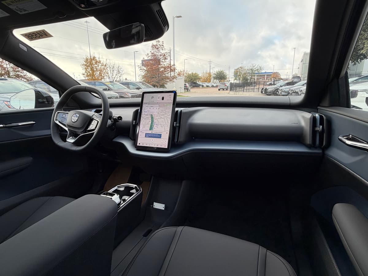 2026 Volvo EX30 - Image 10