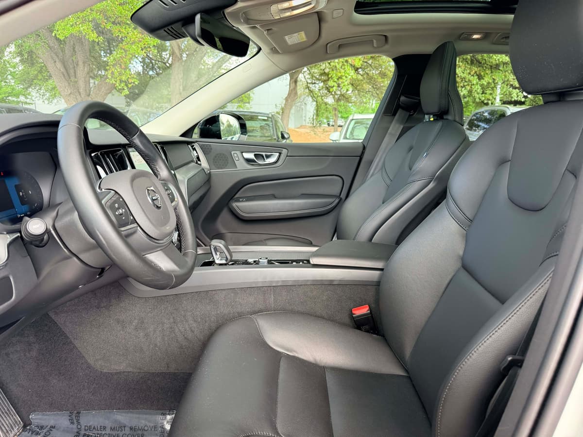 2025 Volvo XC60 - Image 12