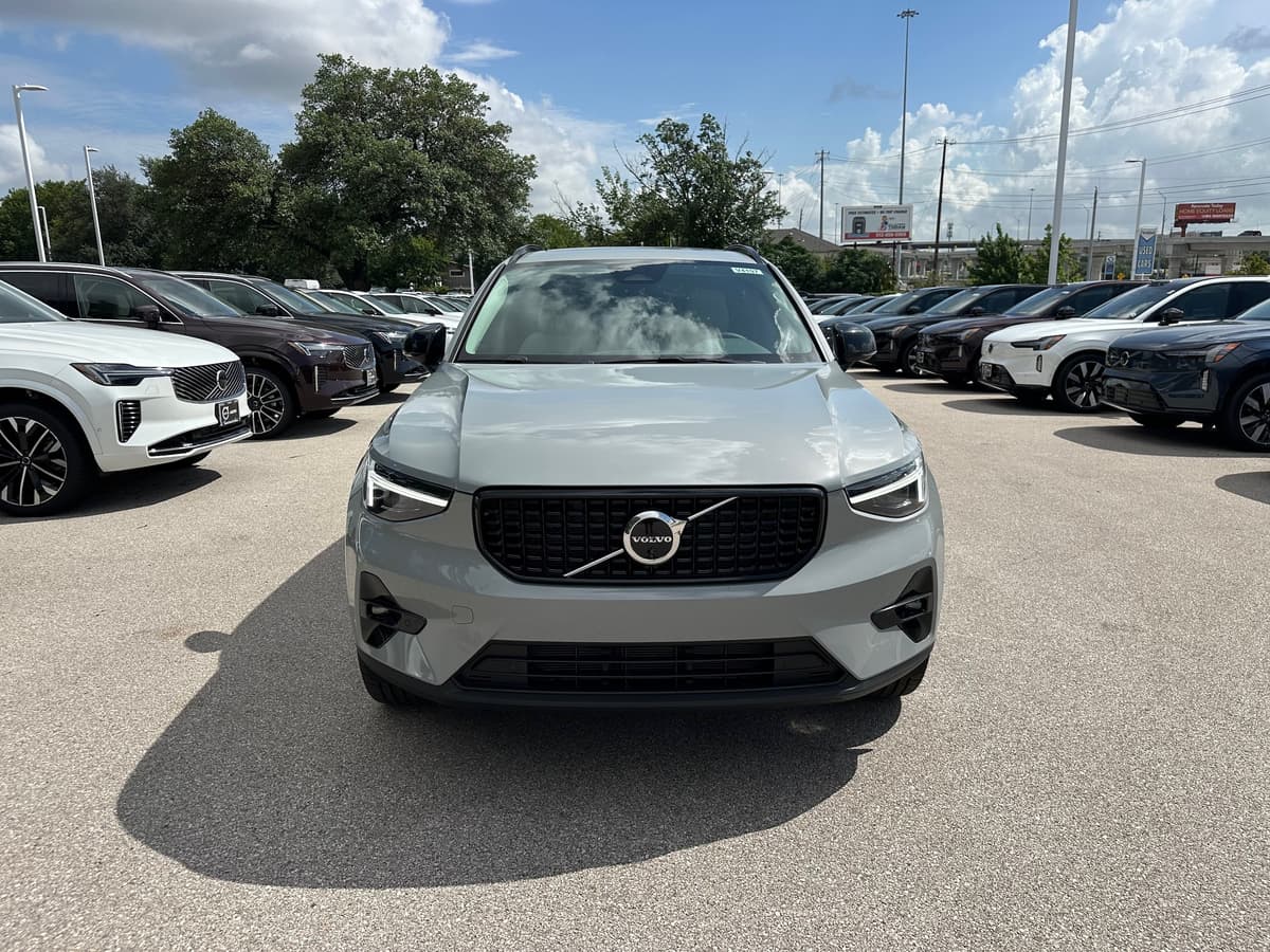 2026 Volvo XC40 - Image 6