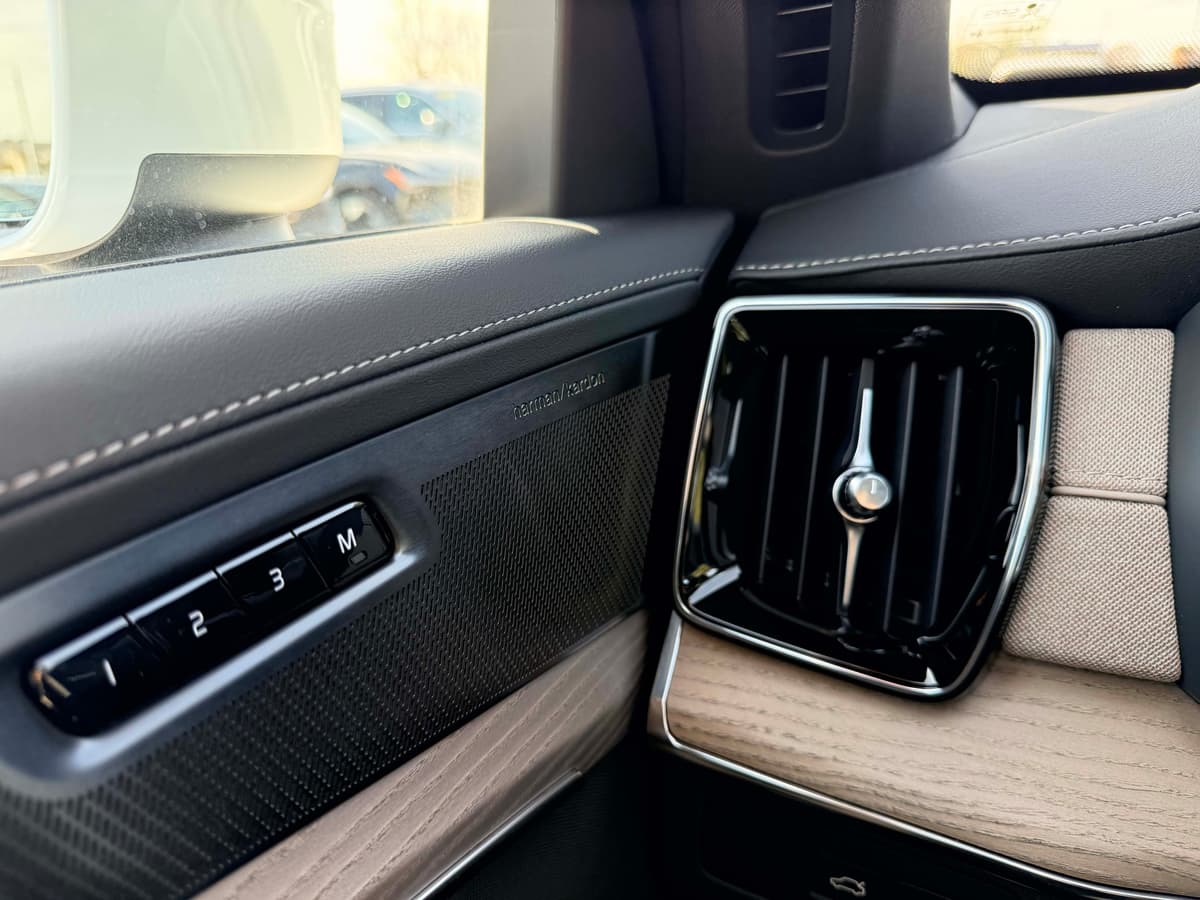 2026 Volvo XC90 plug-in hybrid - Image 19