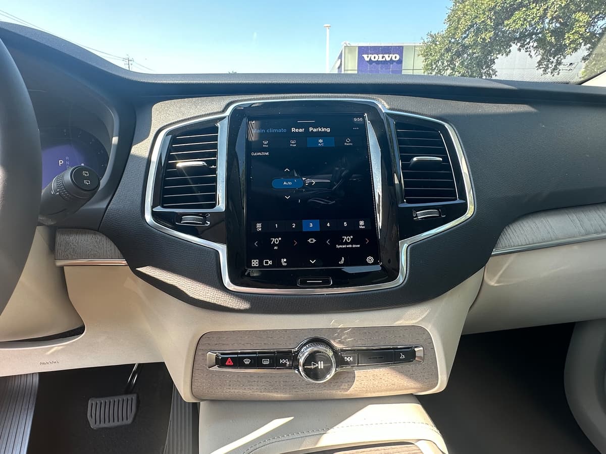 2025 Volvo XC90 - Image 9