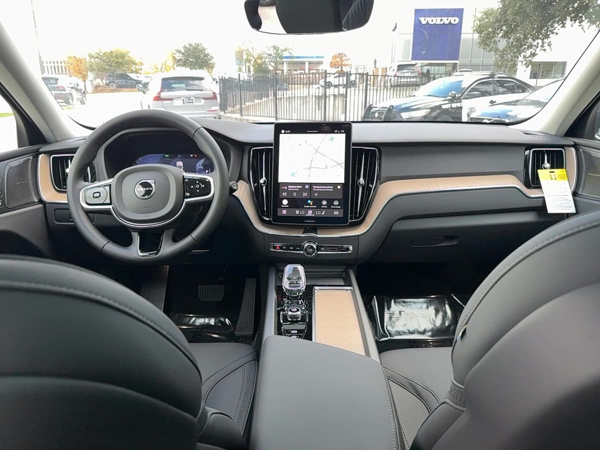 2026 Volvo XC60 - Image 17