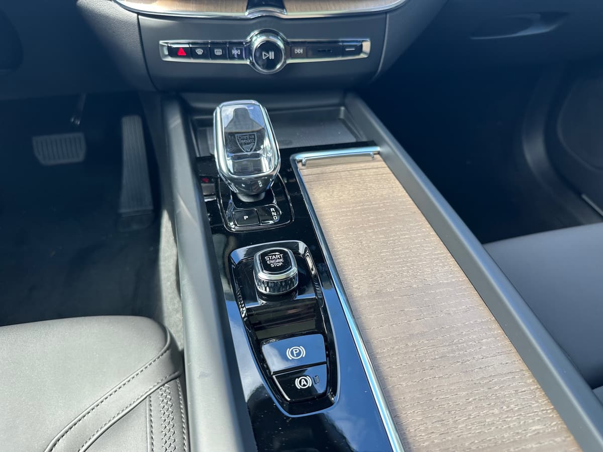 2026 Volvo XC60 - Image 13