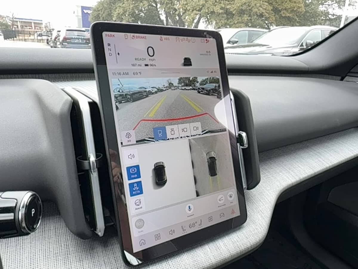 2026 Volvo EX30 Cross Country - Image 21