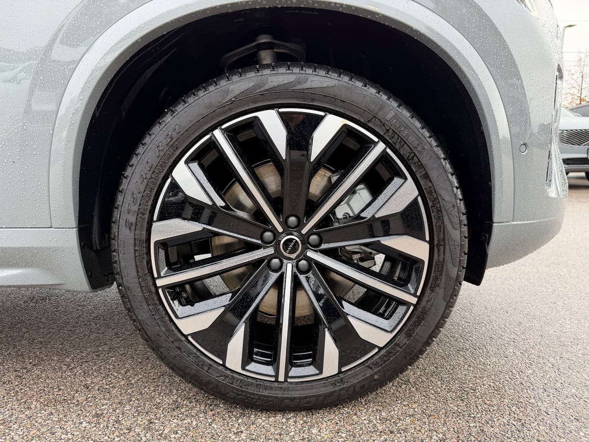 2026 Volvo XC90 plug-in hybrid - Image 7