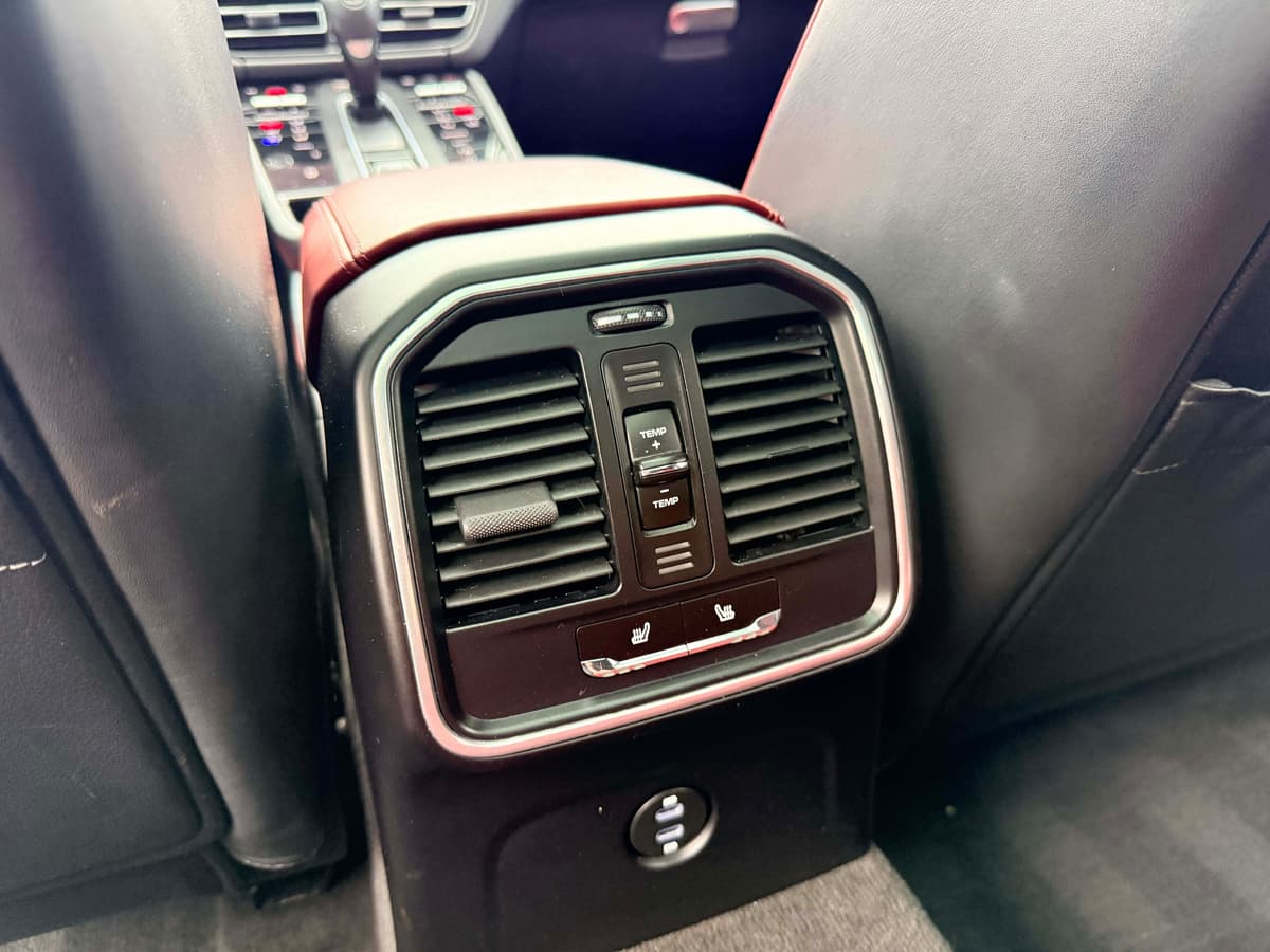 2023 Porsche Macan - Image 15