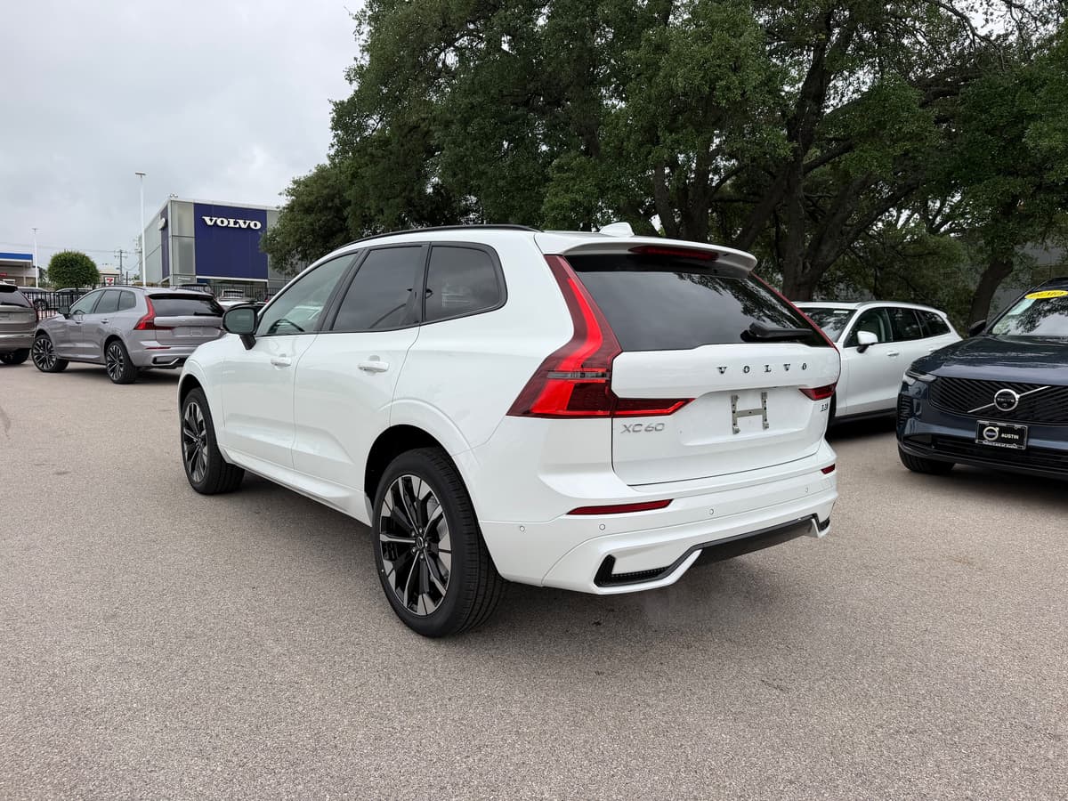 2026 Volvo XC60 - Image 4