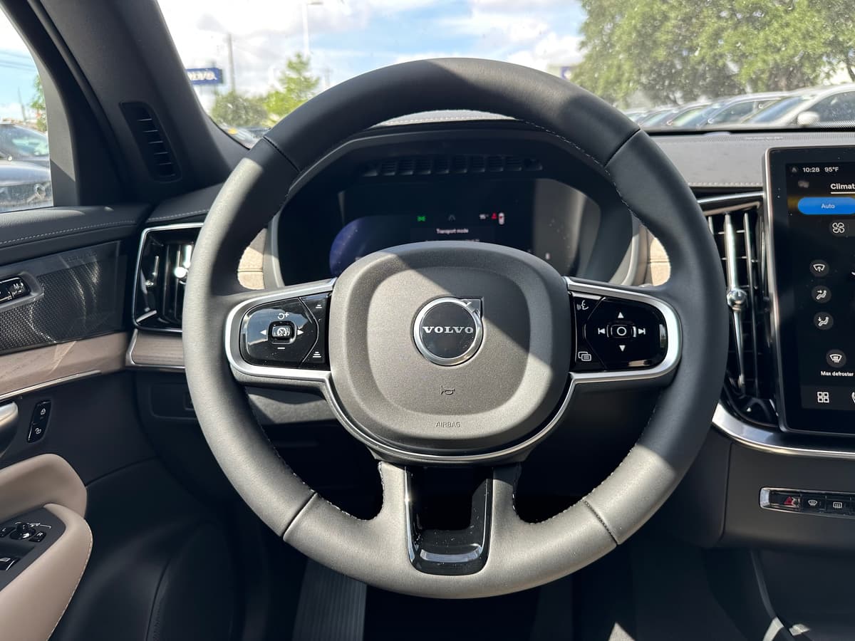 2026 Volvo XC90 - Image 14