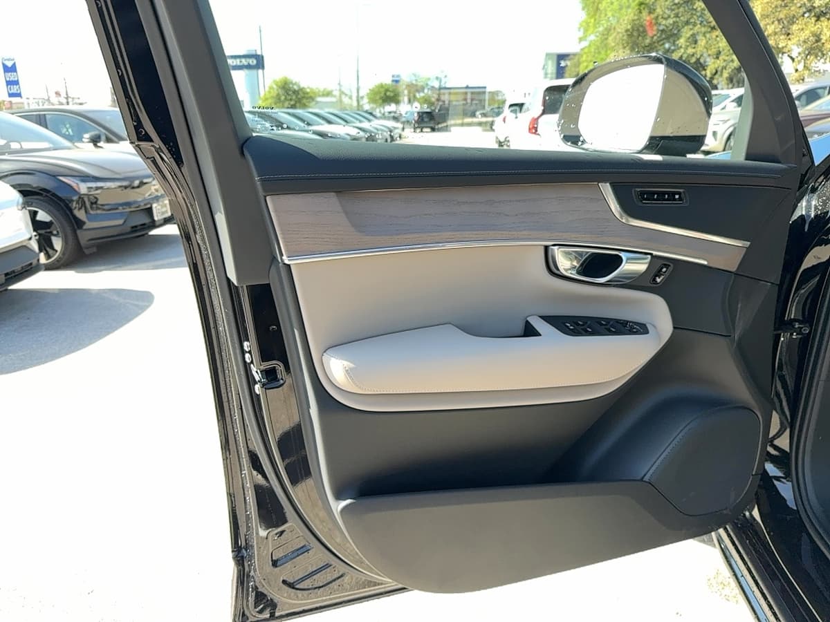 2026 Volvo XC90 - Image 9