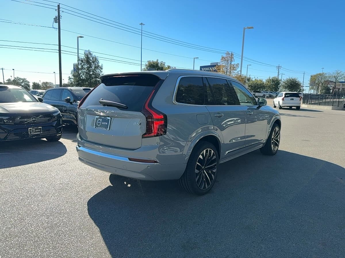 2026 Volvo XC90 - Image 8