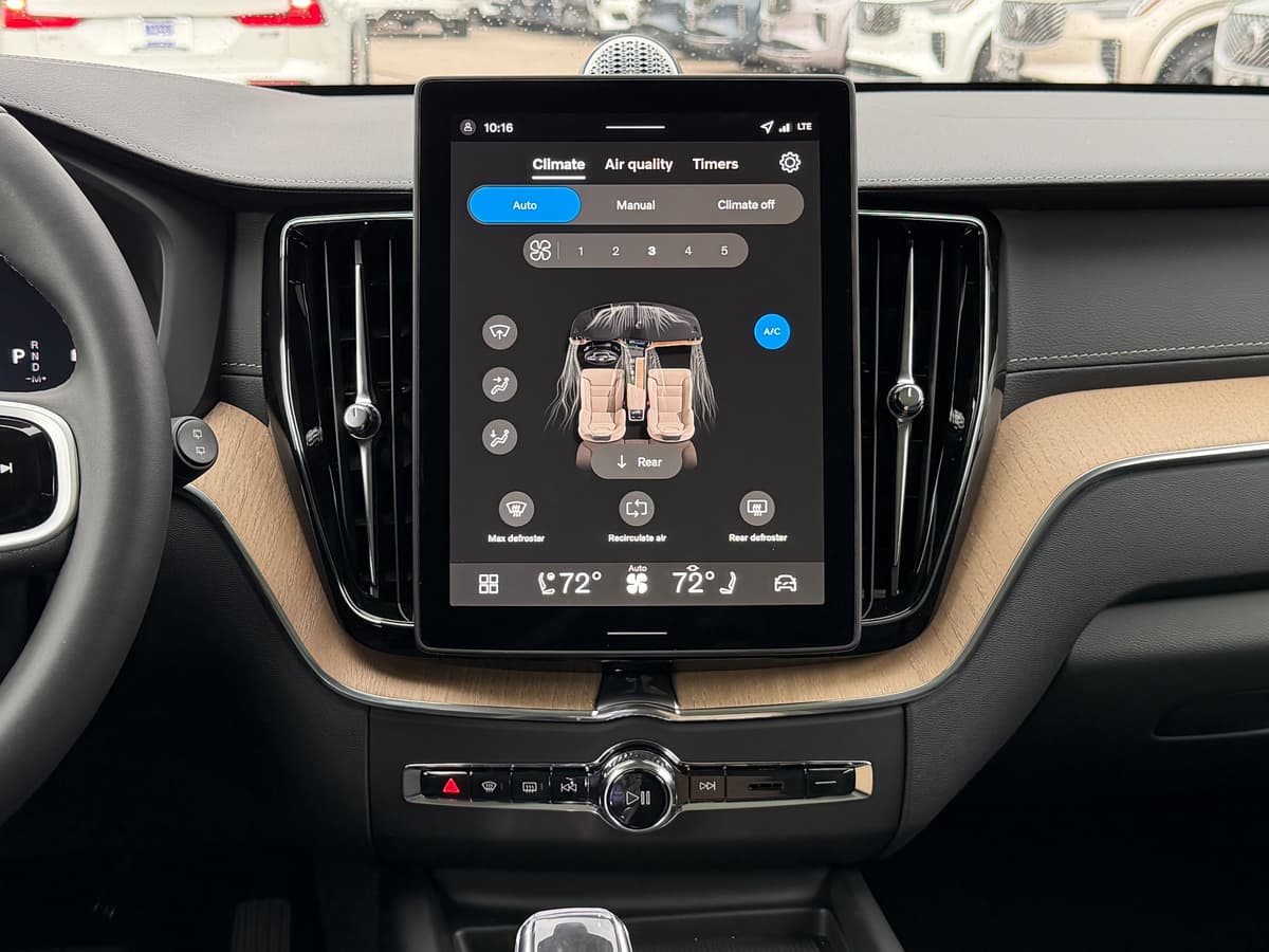 2026 Volvo XC60 - Image 12
