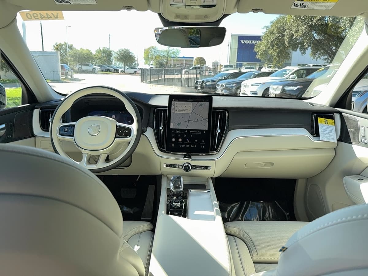 2026 Volvo XC60 - Image 17