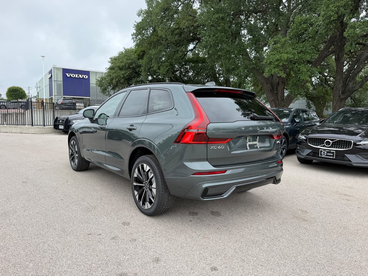 2026 Volvo XC60 - Image 4