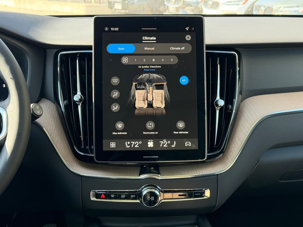 2026 Volvo XC60 - Image 12