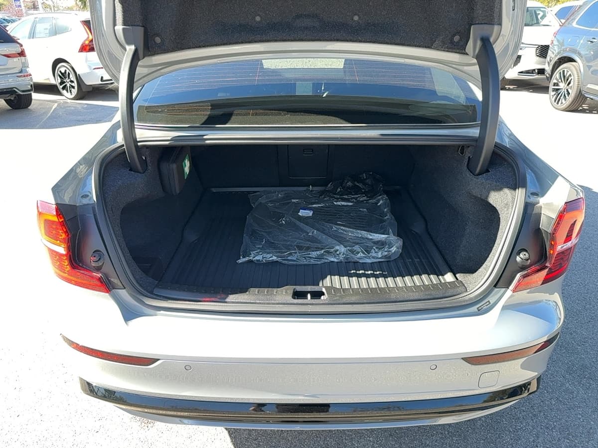 2024 Volvo S60 - Image 25