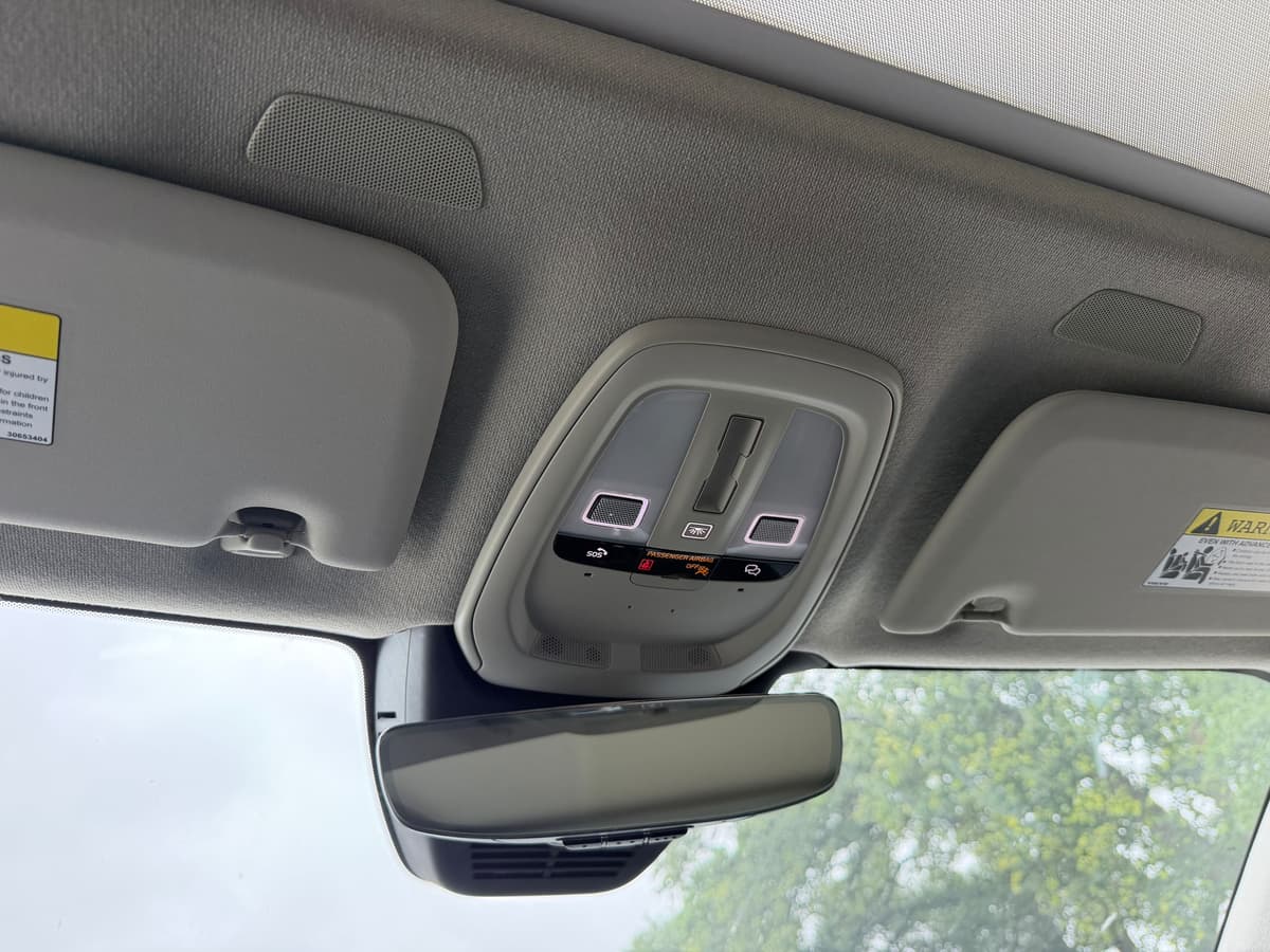 2026 Volvo XC40 - Image 14