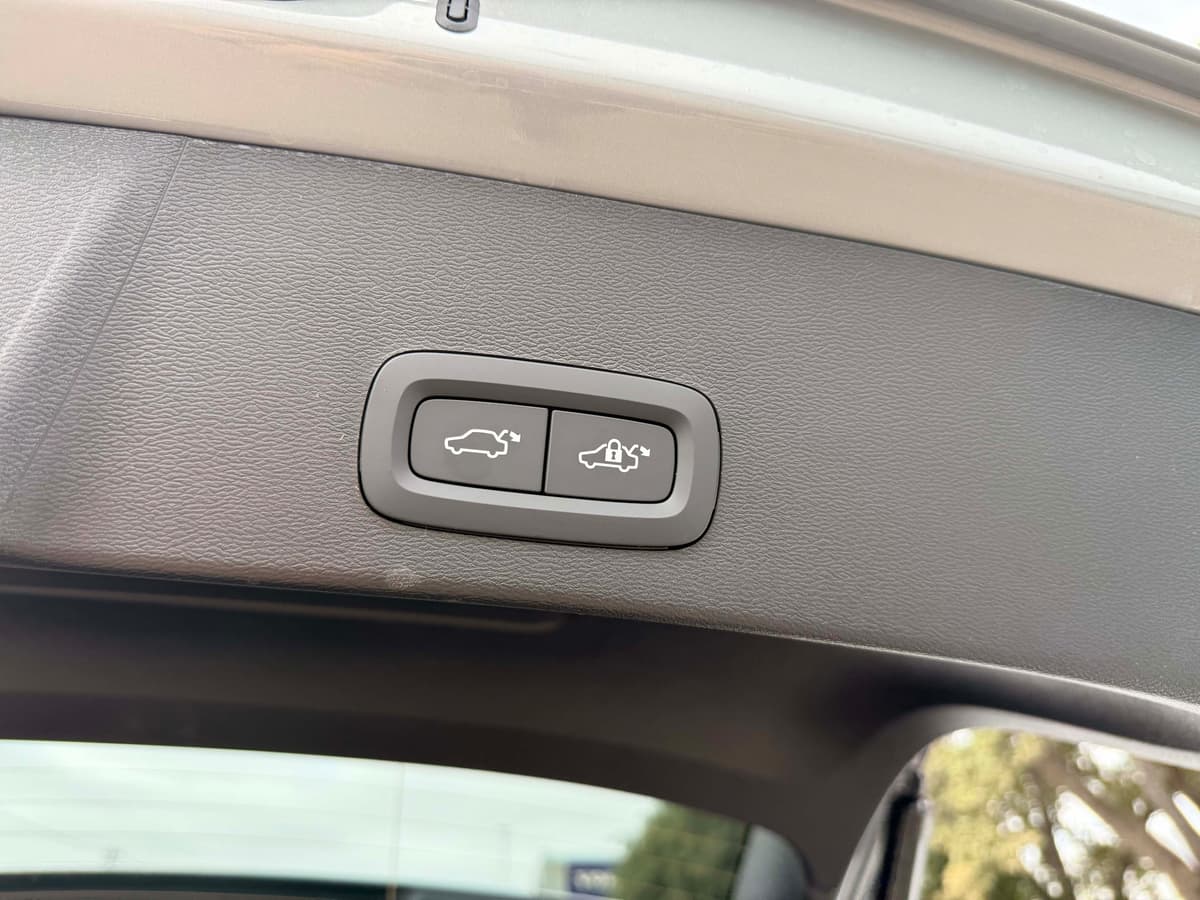 2026 Volvo XC40 - Image 26