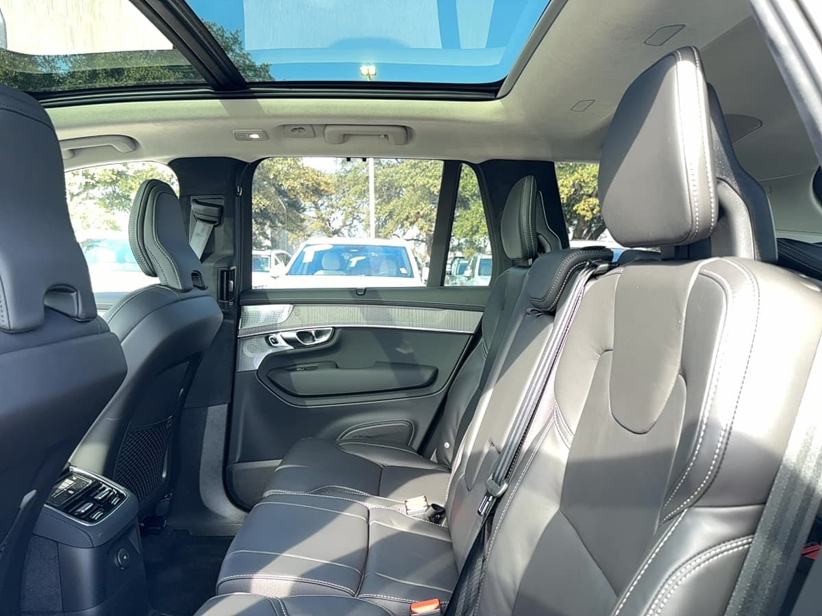 2026 Volvo XC90 plug-in hybrid - Image 15