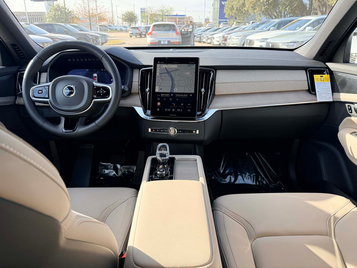 2026 Volvo XC90 plug-in hybrid - Image 18