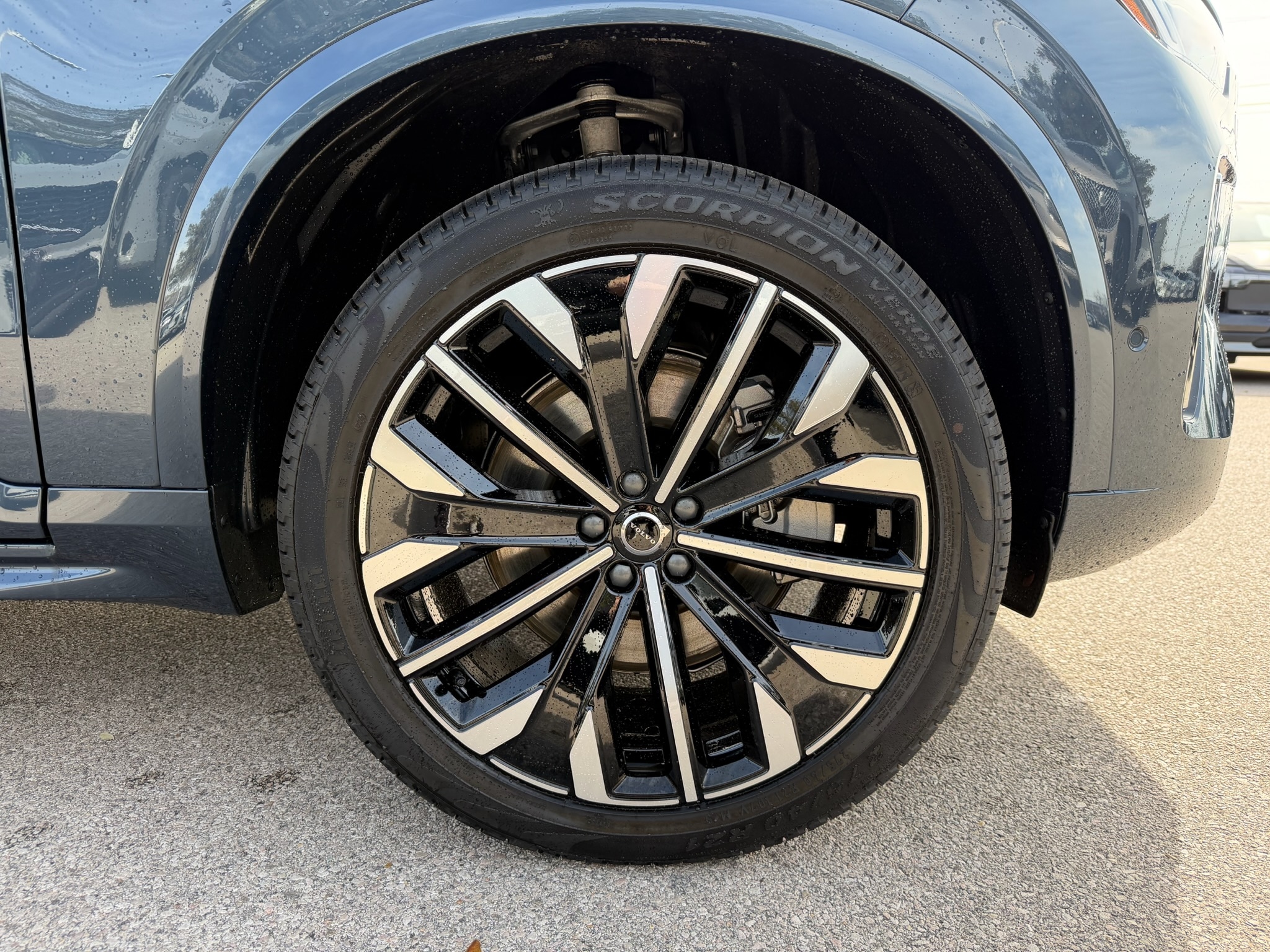 2026 Volvo XC90 plug-in hybrid - Image 7