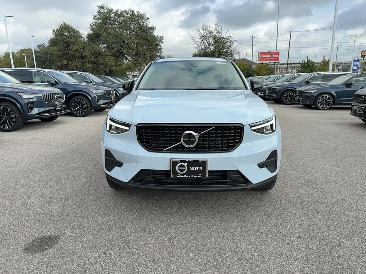 2026 Volvo XC40 - Image 6