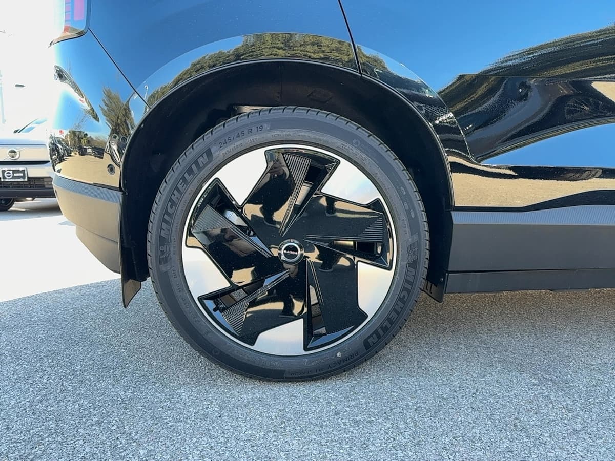 2026 Volvo EX30 - Image 9