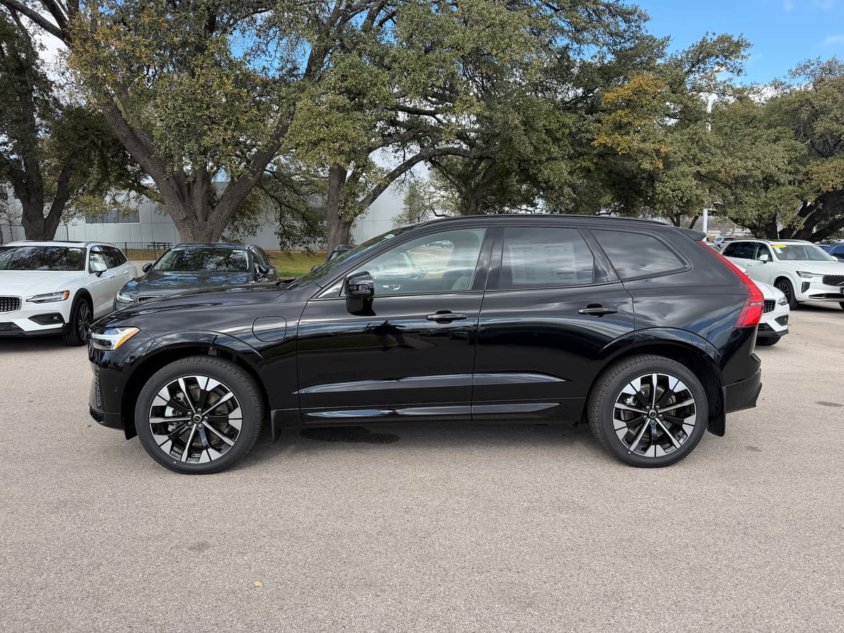 2026 Volvo XC60 plug-in hybrid - Image 3