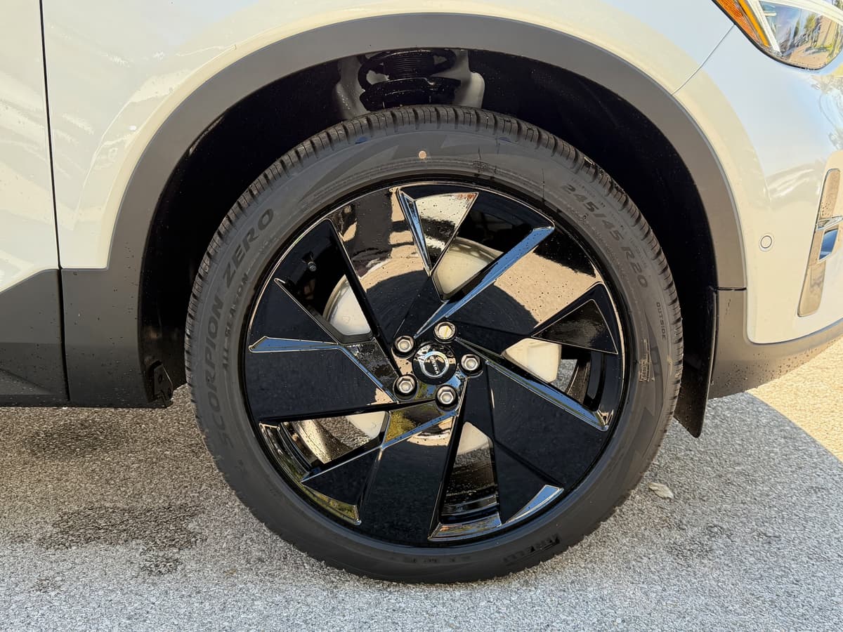 2026 Volvo XC40 - Image 7